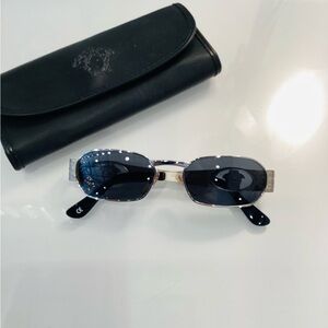 Vintage Gianni Versace black and Silver Medusa Side Detail Sunglasses